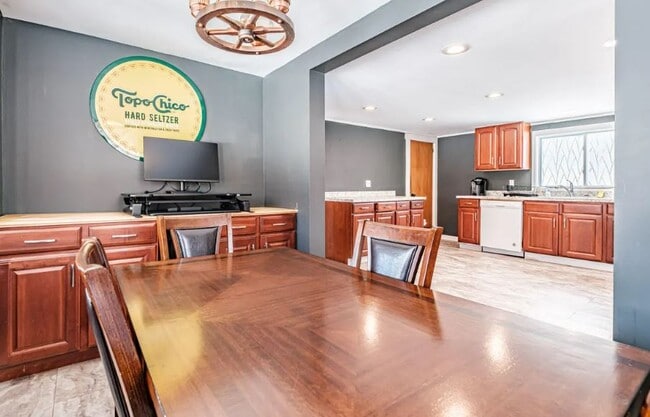 Photo - 131 W Bethel Rd