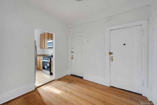 Photo - 840 Bronx River Rd