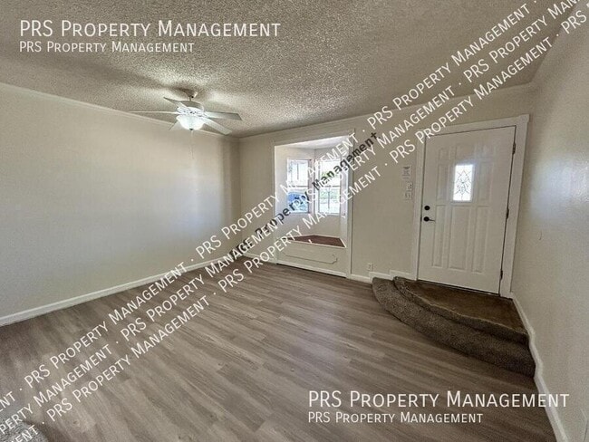 Photo - 711 N Oracle Cir