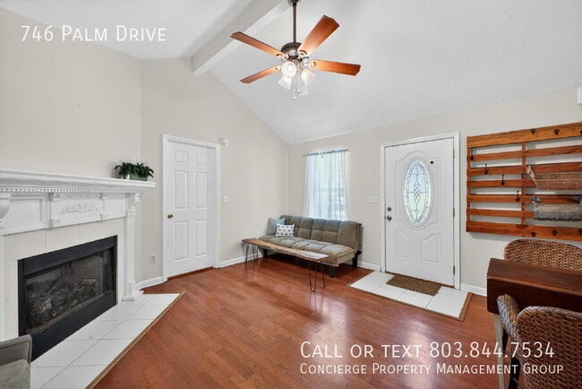 Photo - 746 Palm Dr