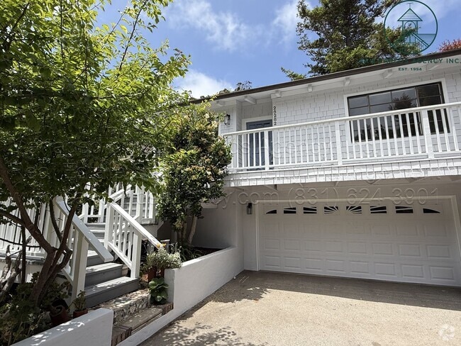 Building Photo - Refreshed Three Bedroom Carmel Point Home