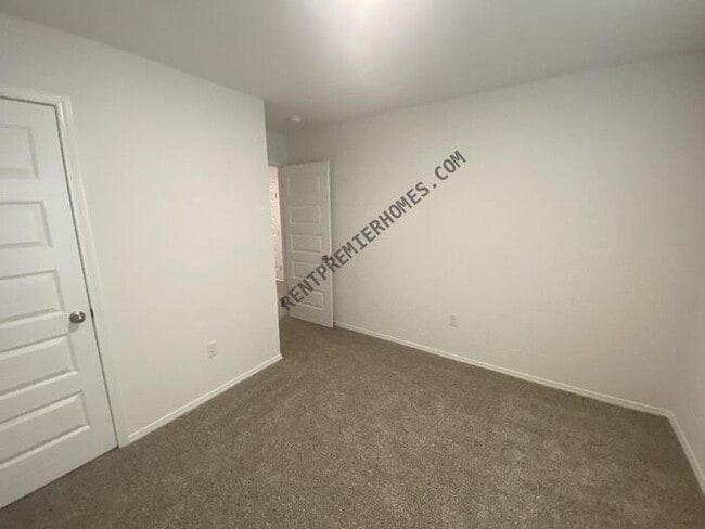 Photo - 103 E Fredonia Ct