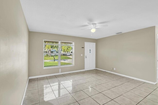 Photo - 184 SE 27th Way