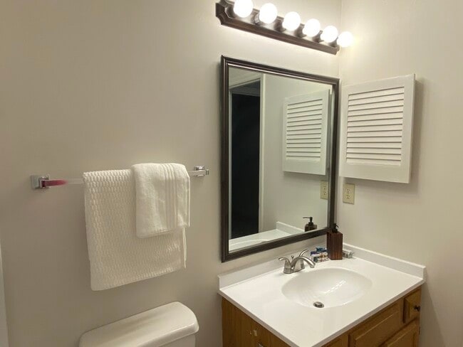 Photo - 118 W Skyhawk Dr