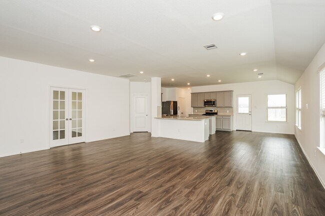 Photo - 310 Pickwick Gdns Ln