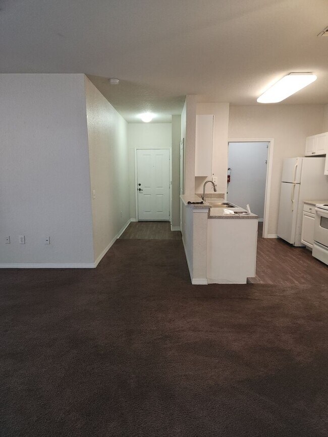 Photo - 2005 Unit 2005