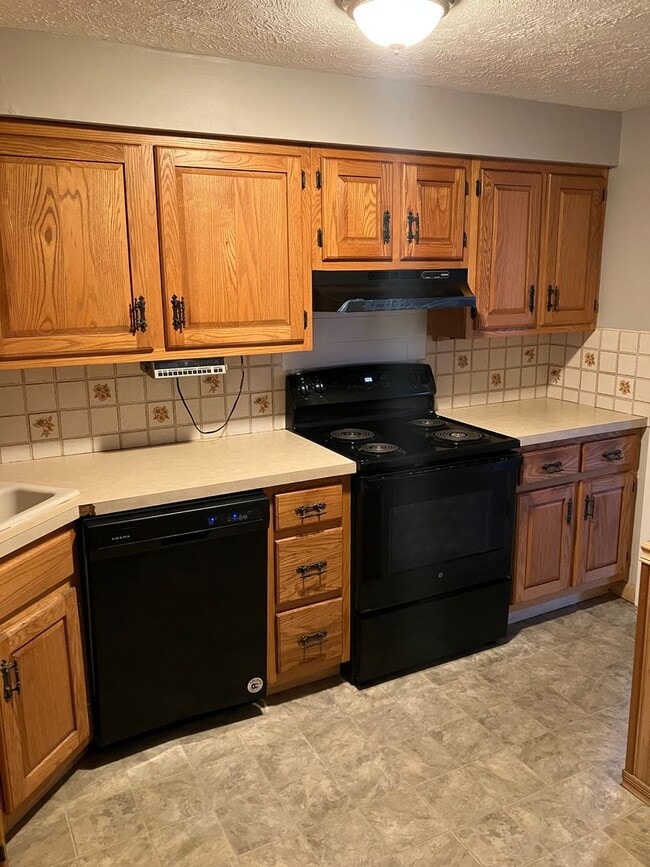 Photo - Cozy Camillus Cape