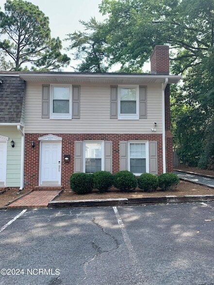 Building Photo - 487 N Ashe St