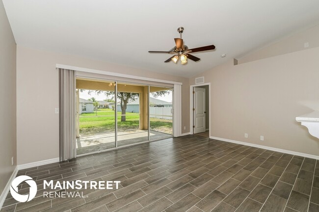 Photo - 631 NE 1st Pl