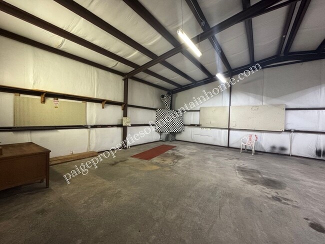 Photo - 1,600 Sq Ft Shop Space in Midway, AR – Inc...
