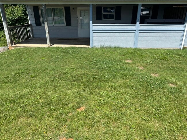 Building Photo - 1057 Ross Rd Unit 3
