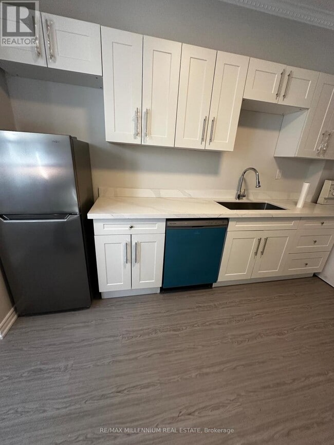 Photo - 25 Howard St