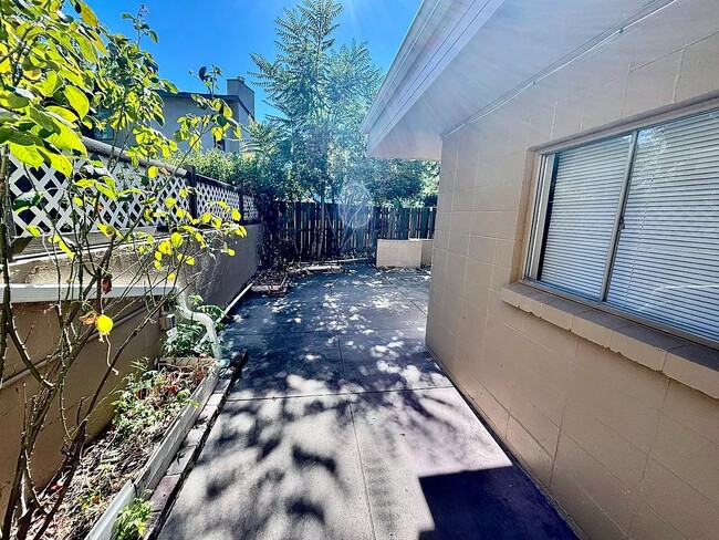 Photo - 614 J St