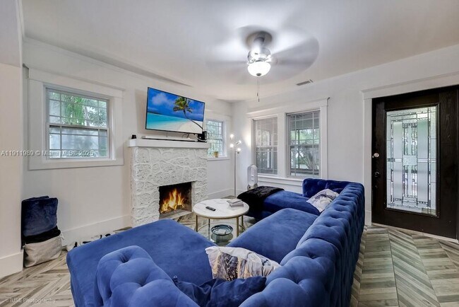 Photo - 46 NE 43rd St