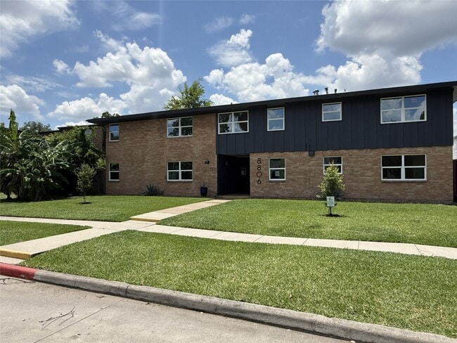 Building Photo - 8806 Ilona Ln Unit 1