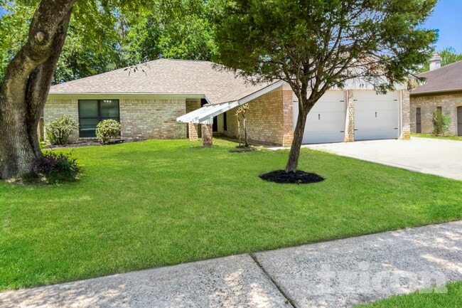 Building Photo - 16259 Hollow Wood Dr