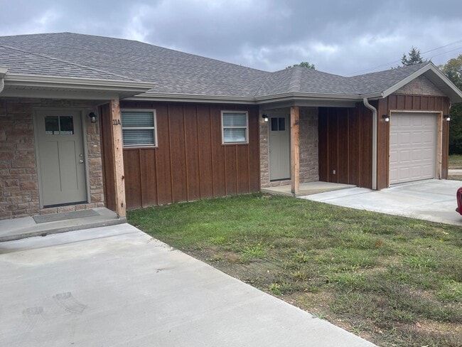 Building Photo - New Never Occupied - Brand New 2 bedroom 2 bath Duplex in Kimberling City, MO - Ask us about Mov...