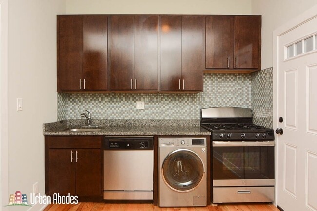 Photo - 636 W Oak St Unit A02C