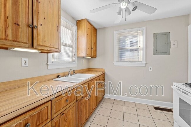 Photo - 2085 Heckle St