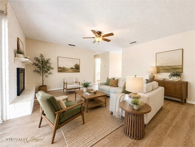 Photo - 2025 Meadow Glen