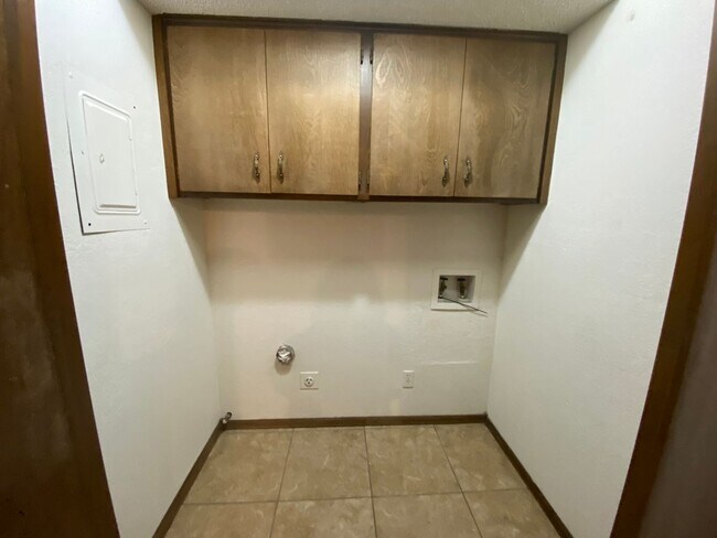 Photo - 2115 W Oak Ave Unit 1