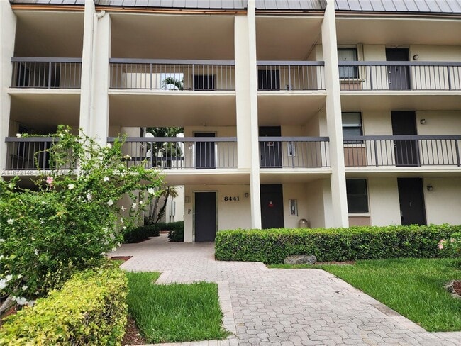 Building Photo - 8441 Forest Hills Dr Unit 105 Rental