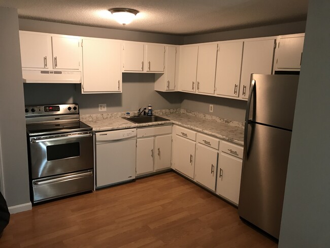 stainless steel appliances, eat in kitchen - 1301 White Cedar Blvd Apartment Unit 6