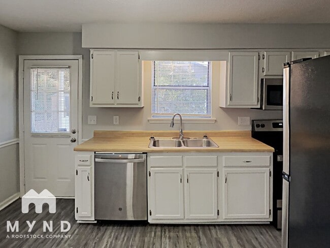 Photo - 915 Horton Rd