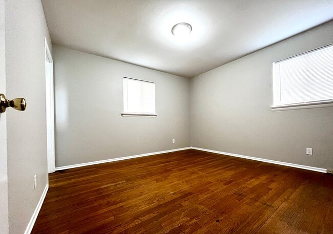 Photo - 880 Gladiola Dr
