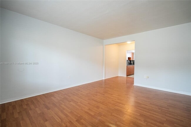 Photo - 7315 Harding Ave Unidad 15