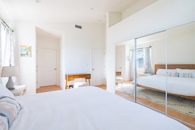 Master Bedroom - 6726 Wandermere Rd