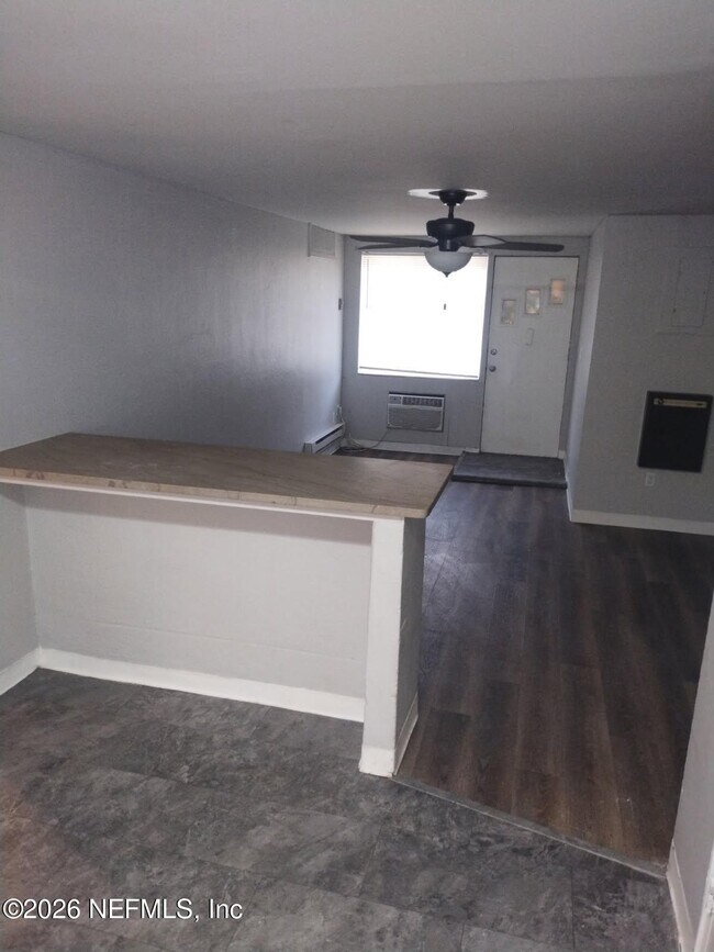 Photo - 5340 Kingsbury St