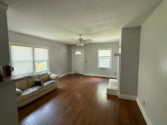 Photo - 317 20th St S