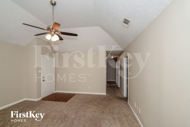 Photo - 125 Cedar Bend Dr