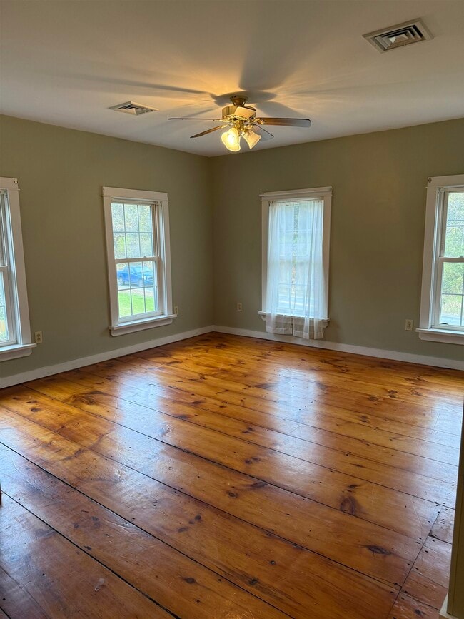 Photo - 586 Bellows Falls Rd