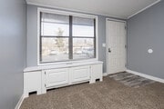 1BR, 1BA - 576 SF - Living Room