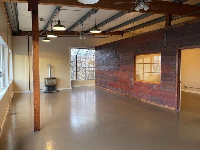 Building Photo - Dawson Apartment Unit C