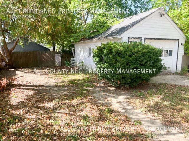 Photo - 1422 Elder Ave