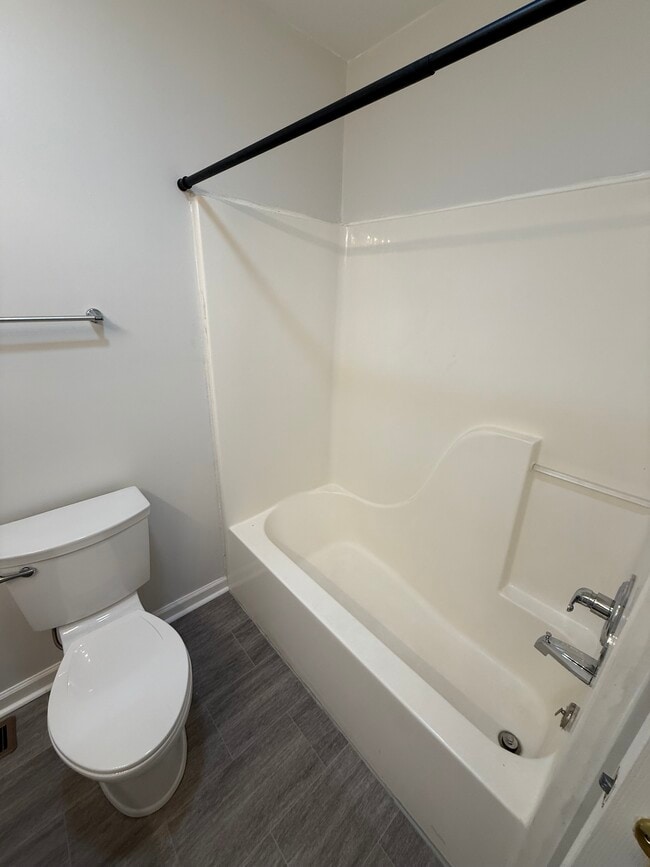 Photo - 305 W Seminary St