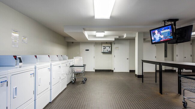 Photo - 16-25-25 Putnam Ave Unit 5f