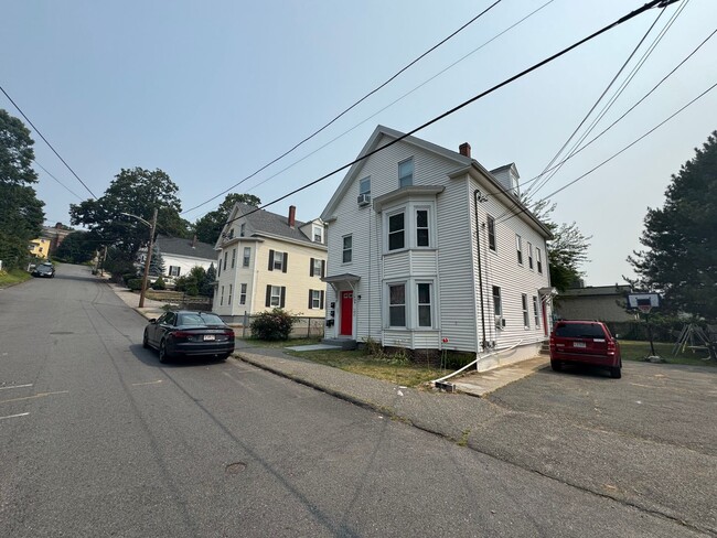 Building Photo - Updated Haverhill 2 Bedroom W/Yard | Avail... Unit 2 Rental