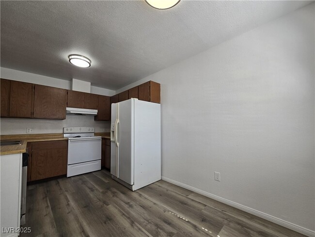 Building Photo - 2742 Alicialynn Way Unit A