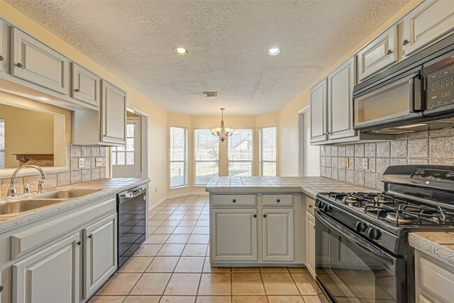 Photo - 13410 Lynnville Dr