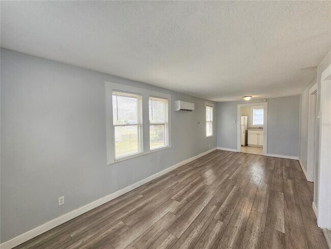 Photo - 503 Longfellow Blvd