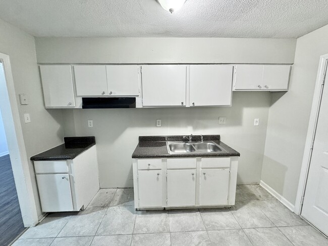 Photo - 4079 Forest View Dr