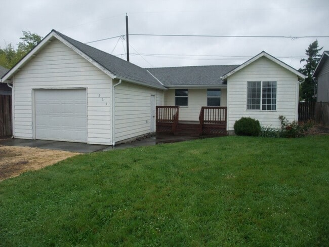 Building Photo - 3 Bedroom 1 Bath 848 Sq Ft Home In Albany