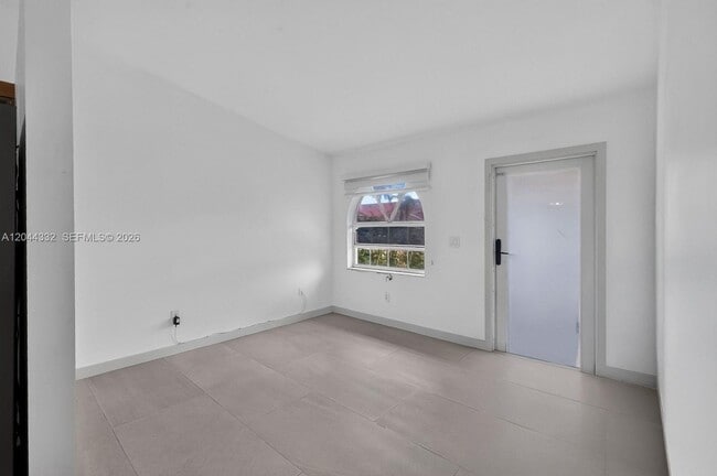 Photo - 2141 W 53rd St