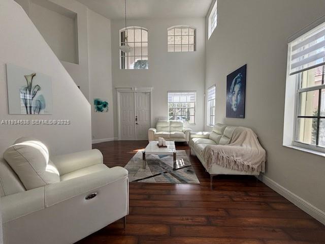 Building Photo - 712 Tulip Cir