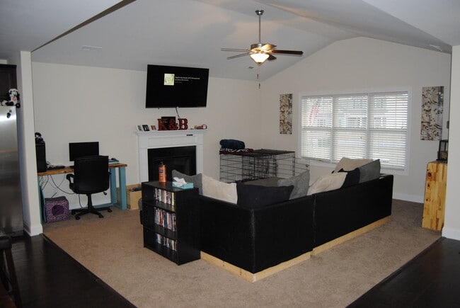 Photo - 302 Carew Dr