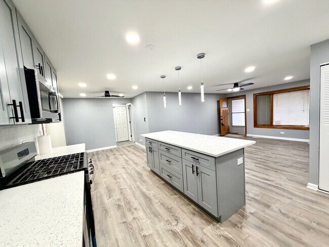 Photo - 1310 Somerset Ln